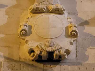 Di esemplari con l�immagine del Patrono in citt� ne sono rimaste solo due. Entrambe in pietra si trovano una nel cortile ovest del Castello Normanno-Svevo e l�altra sulla facciata posteriore della Cattedrale, alla base del campanile. Quest�ultima presenta nella parte superiore il Santo che sorregge lo stemma con le mani e in quella inferiore la testa di un cherubino